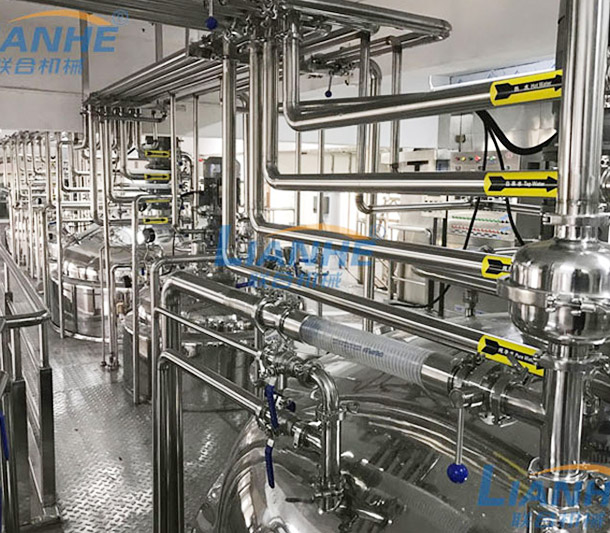 某大型洗護工廠，乳化制作車間實拍。